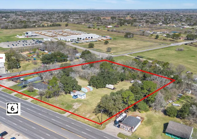 4th image of 2518 W Hwy 6, Alvin, TX 77511 | MLS# 44993922