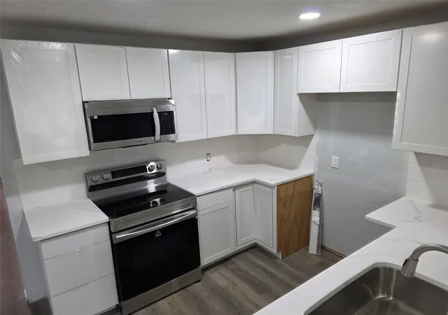 Photo 3 of Single family home for sale at 118 Outlook Dr, Houston, TX 77034 | MLS# 47266377 | Listing updated on 2026-05-21