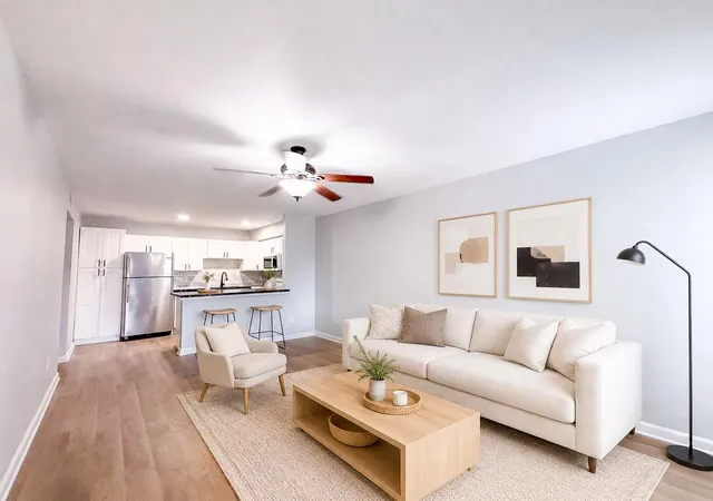 4th image of 3900 Woodchase Dr #77, Houston, TX 77042 | MLS# 61230883