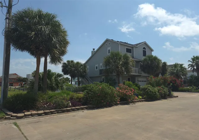 2nd image of 111 Kona Dr, Galveston, TX 77554 | MLS# 12949018