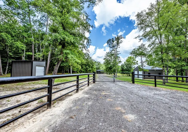 Homes for sale in New Waverly, TX | 49 Sandy Creek Farm Rd, New Waverly, TX 77358 | MLS# 35286548