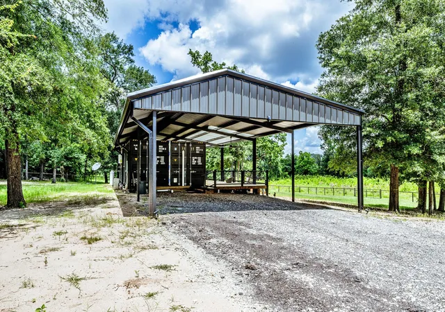 Homes for sale in New Waverly, TX | 49 Sandy Creek Farm Rd, New Waverly, TX 77358 | MLS# 35286548