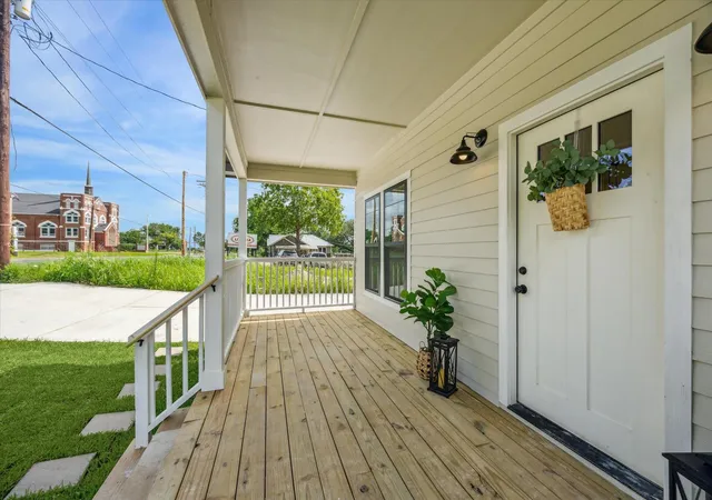 Photo 3 of Single family home for sale at 425 N Holland, Bellville, TX 77418 | MLS# 74935031 | Listing updated on 2026-09-16