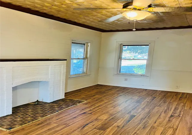 3rd image of 702 Caplin St, Houston, TX 77022 | MLS# 7097182