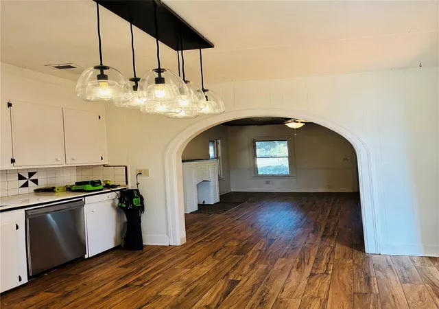 4th image of 702 Caplin St, Houston, TX 77022 | MLS# 7097182