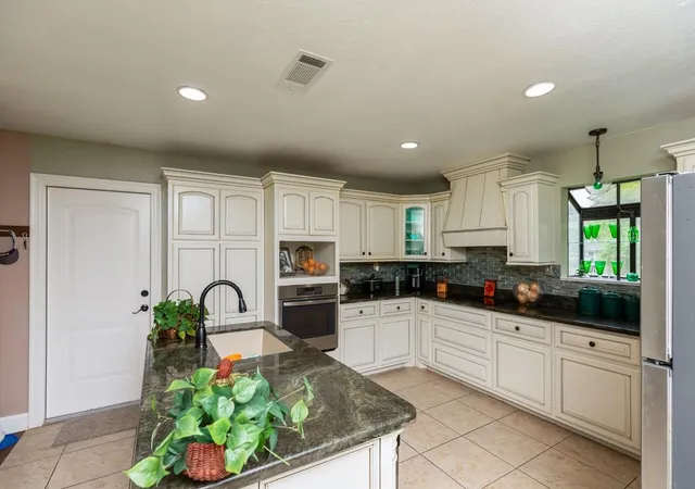 Homes for sale in Vidor, TX | 995 Strickland St, Vidor, TX 77662 | MLS# 33301661
