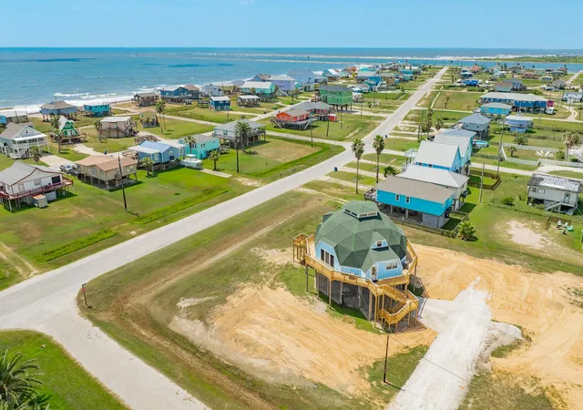 Photo 3 of Single family home for sale at 810 Surf Dr, Surfside Beach, TX 77541 | MLS# 54029545 | Listing updated on 2026-08-29