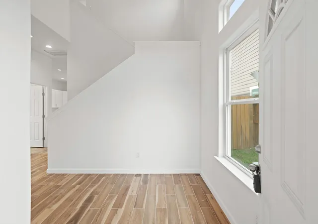 3rd image of 13926 Leabrandon Ln, Houston, TX 77045 | MLS# 25557382