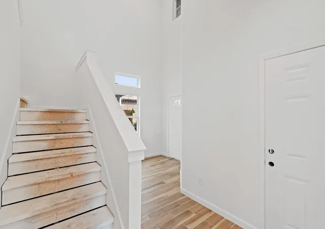 4th image of 13926 Leabrandon Ln, Houston, TX 77045 | MLS# 25557382