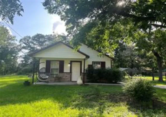 3rd image of 1131 W Front St, Sealy, TX 77474 | MLS# 31522888