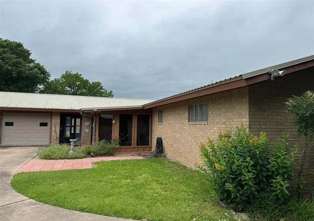 4th image of 713 Sarah Jo St, La Grange, TX 78945 | MLS# 9874884
