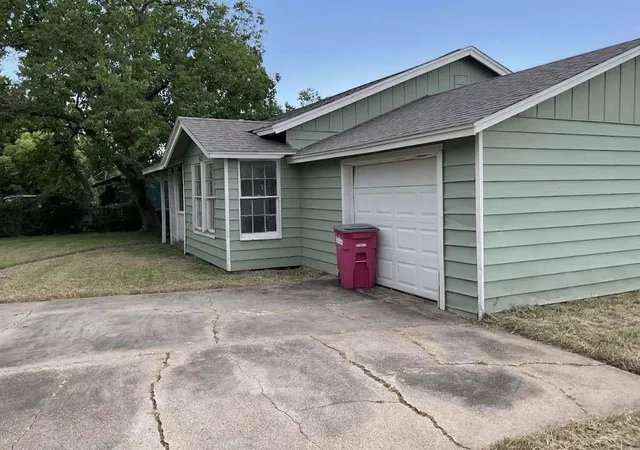 Photo 2 of Single family home for sale at 621 W 7th Street, Freeport, TX 77541 | MLS# 13947084 | Listing updated on 2026-09-07