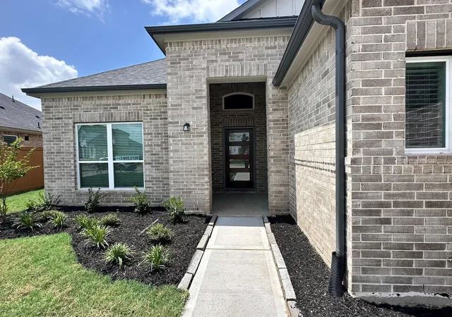 Photo 3 of Single family home for sale at 13627 Lago Vista Dr, Iowa Colony, TX 77583 | MLS# 98363486 | Listing updated on 2026-09-20
