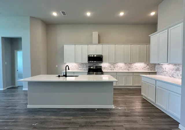 Photo 4 of Single family home for sale at 13627 Lago Vista Dr, Iowa Colony, TX 77583 | MLS# 98363486 | Listing updated on 2026-09-20