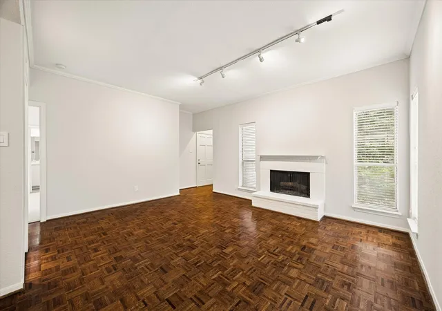 Listing Photo 4 - Condo for sale in building located at 718 Bering Dr, Houston, TX 77057 - Unit #B