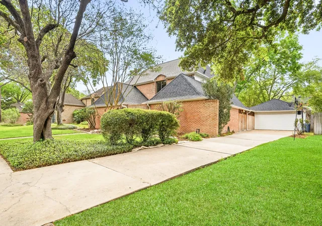 2nd image of 11619 Cherryknoll Dr, Houston, TX 77077 | MLS# 67277518