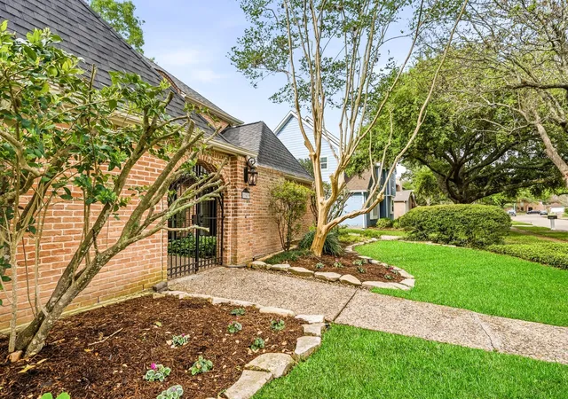 Photo 3 of Sale Pending at 11619 Cherryknoll Dr, Houston, TX 77077 | MLS# 67277518 | Listing updated on 2026-09-17