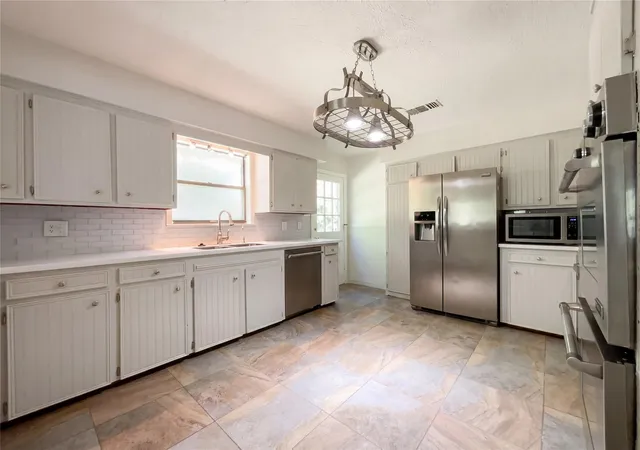 2nd image of 241 Greenbriar Dr, Livingston, TX 77351 | MLS# 17016040