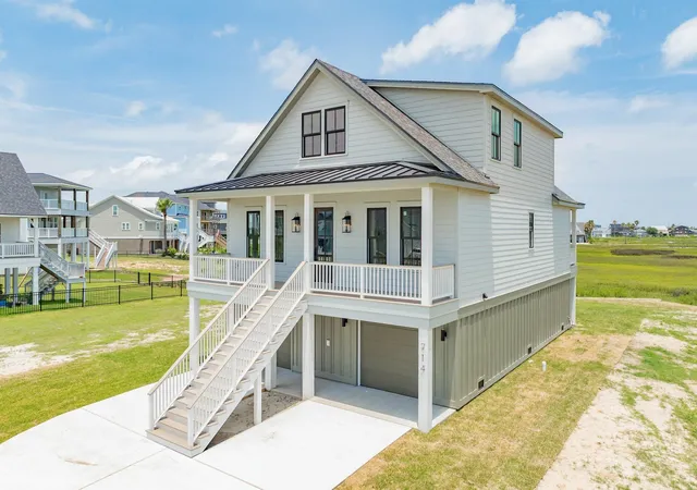 Photo 4 of Single family home for sale at 714 Vista Bella, Galveston, TX 77554 | MLS# 24032193 | Listing updated on 2026-09-19