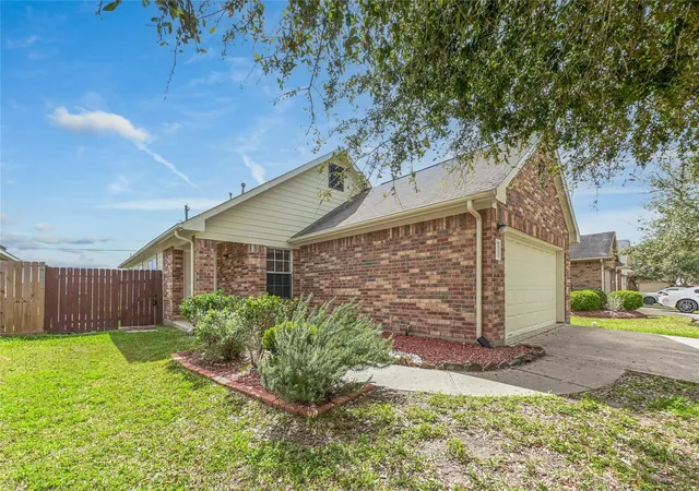 Photo 3 of Sale Pending at 13418 High Banks Ln, Houston, TX 77034 | MLS# 37860491 | Listing updated on 2026-09-17
