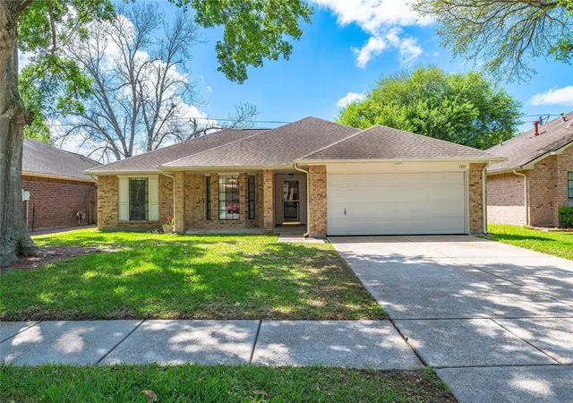 1st image of 1911 Edinburg Ave, League City, TX 77573 | MLS# 43653121