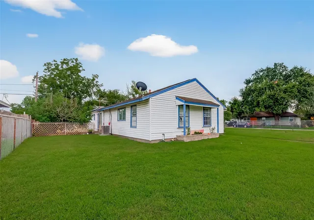 2nd image of 12402 Palmfree St, Houston, TX 77034 | MLS# 85814896