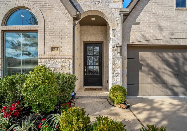 3rd image of 6914 Red Oak Dr, Katy, TX 77493 | MLS# 59507760
