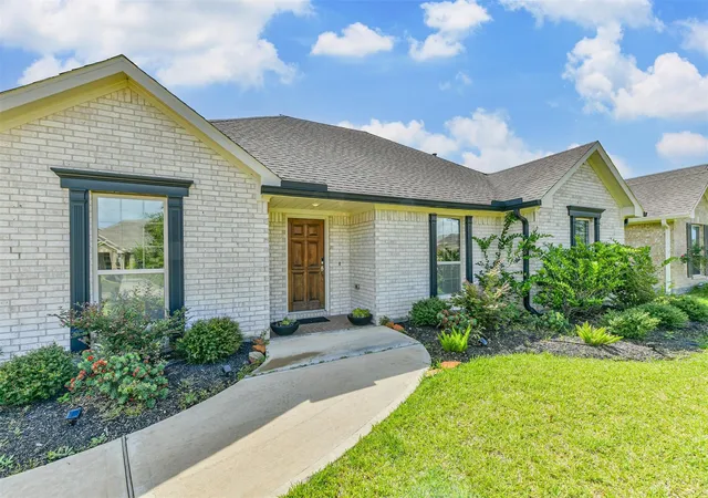 Photo 3 of Single family home for sale at 3207 Patagonia St, Dickinson, TX 77539 | MLS# 96250788 | Listing updated on 2026-06-08