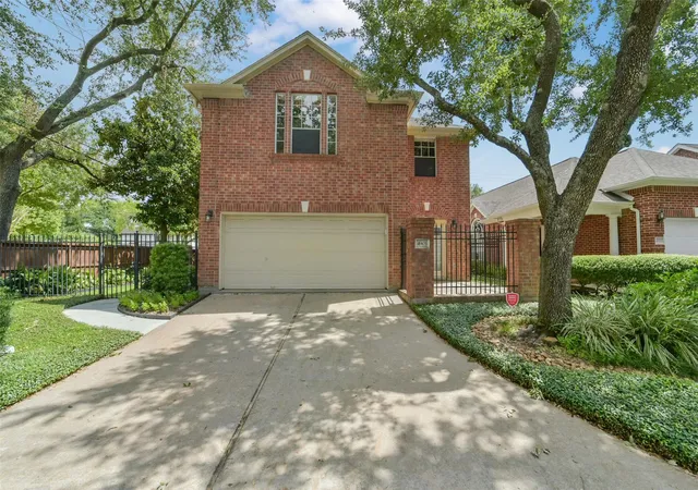 Photo 3 of Sale Pending at 4903 Williams Court Ln, Houston, TX 77081 | MLS# 84427768 | Listing updated on 2026-09-06