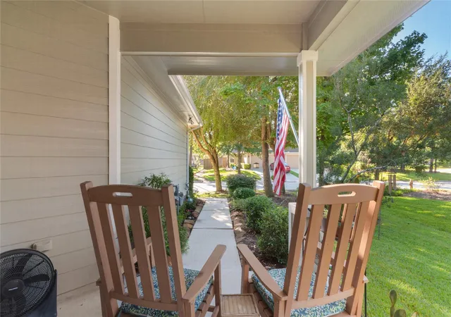 4th image of 11 Abercrombie Pl, Conroe, TX 77384 | MLS# 81004647
