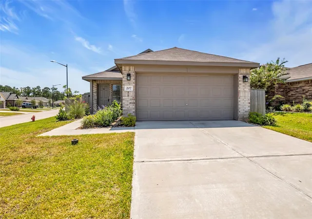 Photo 1 of Single family home for sale at 207 River Grove Ct, Willis, TX 77378 | MLS# 52846839 | Listing updated on 2026-09-19