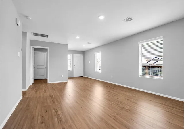 Photo 4 of Single family home for sale at 207 River Grove Ct, Willis, TX 77378 | MLS# 52846839 | Listing updated on 2026-09-19