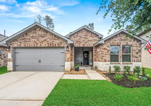 Photo 1 of Sale Pending at 2623 Lost Holly Ln, Conroe, TX 77301 | MLS# 32700689 | Listing updated on 2026-09-20