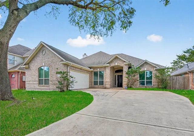 Photo 1 of Sale Pending at 12426 Shadycrest Dr, Houston, TX 77082 | MLS# 92262596 | Listing updated on 2026-08-31