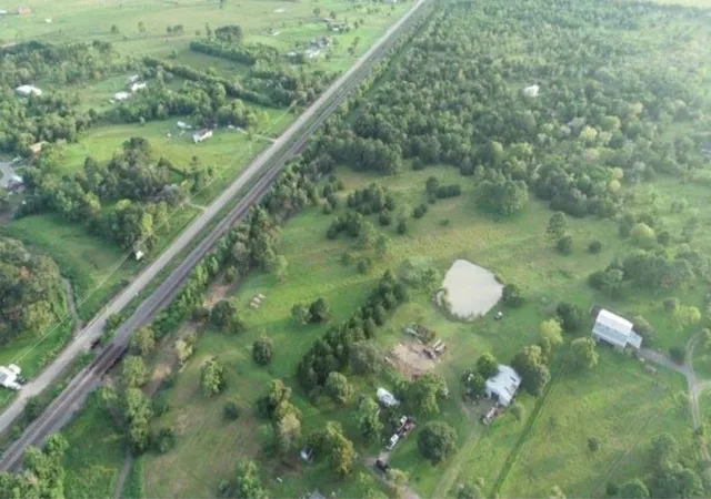 2nd image of 2106 1st St, Liverpool, TX 77577 | MLS# 97422042