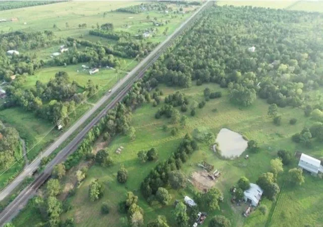 4th image of 2106 1St St, Liverpool, TX 77577 | MLS# 97422042