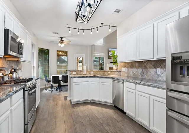 image of 1814 Barretts Glen Dr, Pearland, TX 77581 | MLS# 37244290