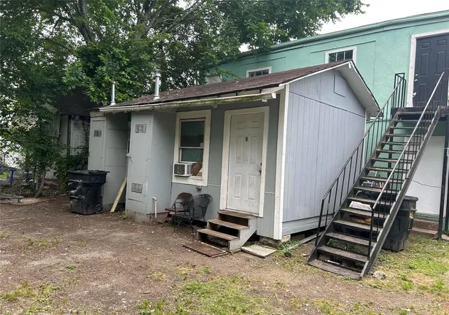 3rd image of 7109Th Ave, Houston, TX 77011