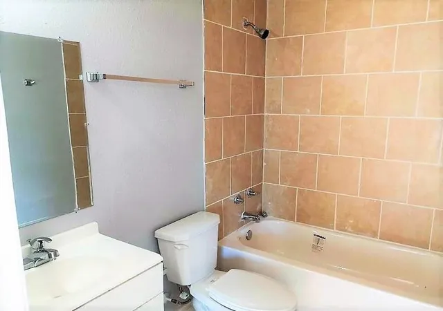 Photo 4 of Multi family home for sale at 3817 Wipprecht St, Houston, TX 77026 | MLS# 33010495 | Listing updated on 2026-08-31