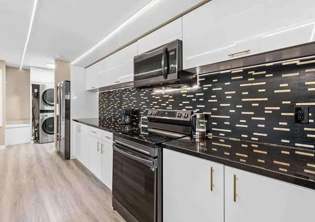 Photo 3 of Sale Pending at 4641 Wild Indigo St #433, Houston, TX 77027 | MLS# 77282802 | Listing updated on 2026-09-01