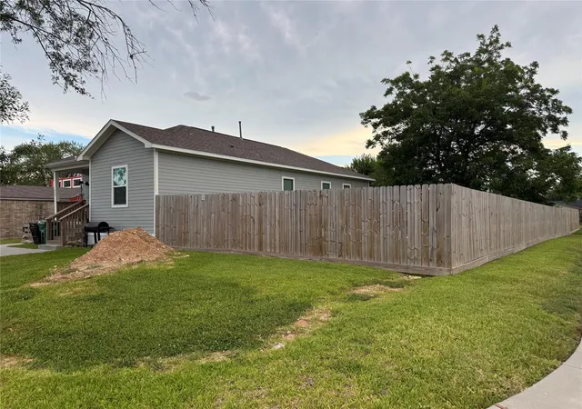 Photo 2 of Single family home for sale at 542 Coolwood Dr, Houston, TX 77013 | MLS# 98304321 | Listing updated on 2026-08-07