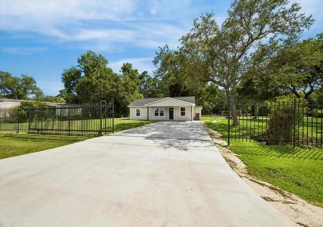 3rd image of 1190 County Road 146, Alvin, TX 77511 | MLS# 59851136