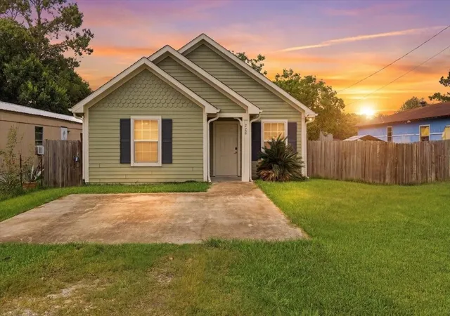 Homes for sale in Winnie, TX | 228 W Elm Ave, Winnie, TX 77665 | MLS# 49514838