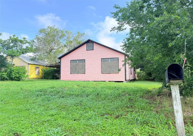 3rd image of 403 E Ward St, Refugio, TX 78377 | MLS# 81019648
