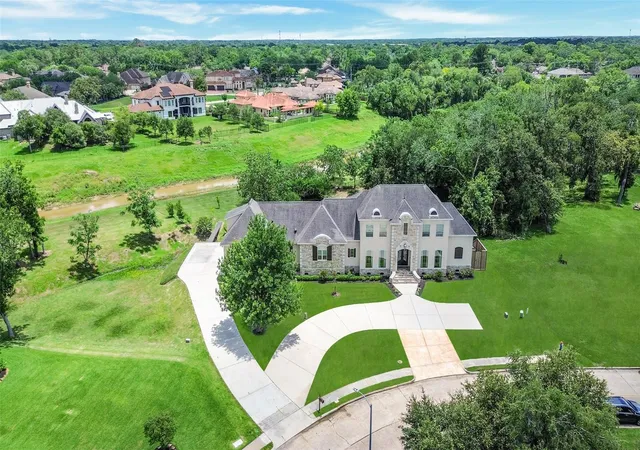 Photo 3 of Mansion for sale at 2901 Green Tee Dr, Pearland, TX 77581 | MLS# 40866632 | Listing updated on 2026-06-05
