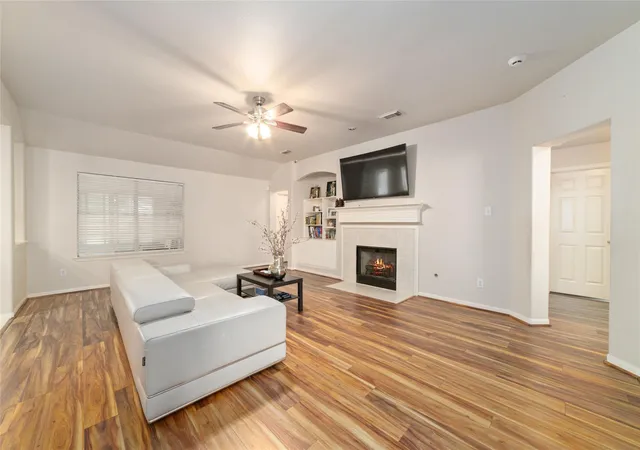 3rd image of 14235 Hidden Meadow Dr Dr, Sugar Land, TX 77498 | MLS# 3032667