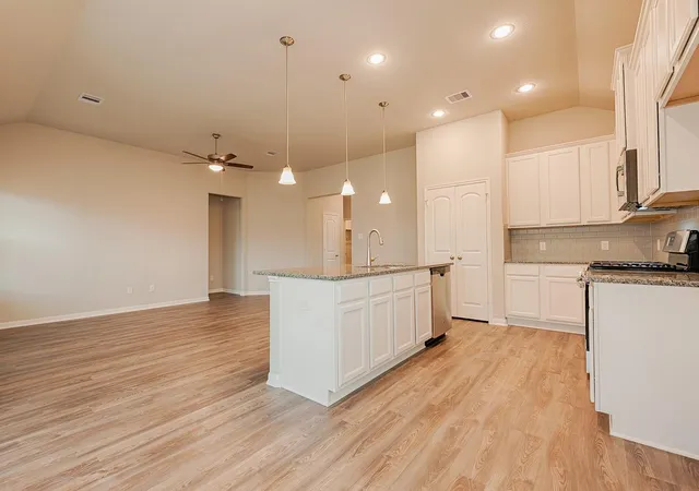 Photo 4 of Single family home for sale at 12388 Hackberry Dr, Willis, TX 77318 | MLS# 95801166 | Listing updated on 2026-10-07