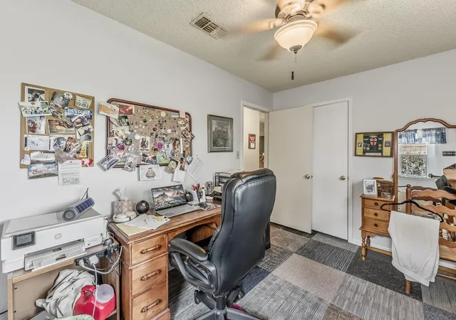 2nd image of 12 Bybee Cir, Huntsville, TX 77320 | MLS# 73935475