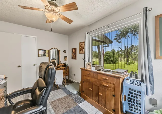 3rd image of 12 Bybee Cir, Huntsville, TX 77320 | MLS# 73935475