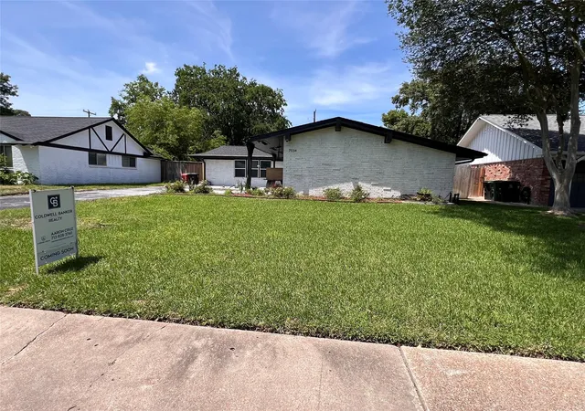 Photo 1 of Sale Pending at 7034 Langdon Ln, Houston, TX 77074 | MLS# 15974036 | Listing updated on 2026-09-01